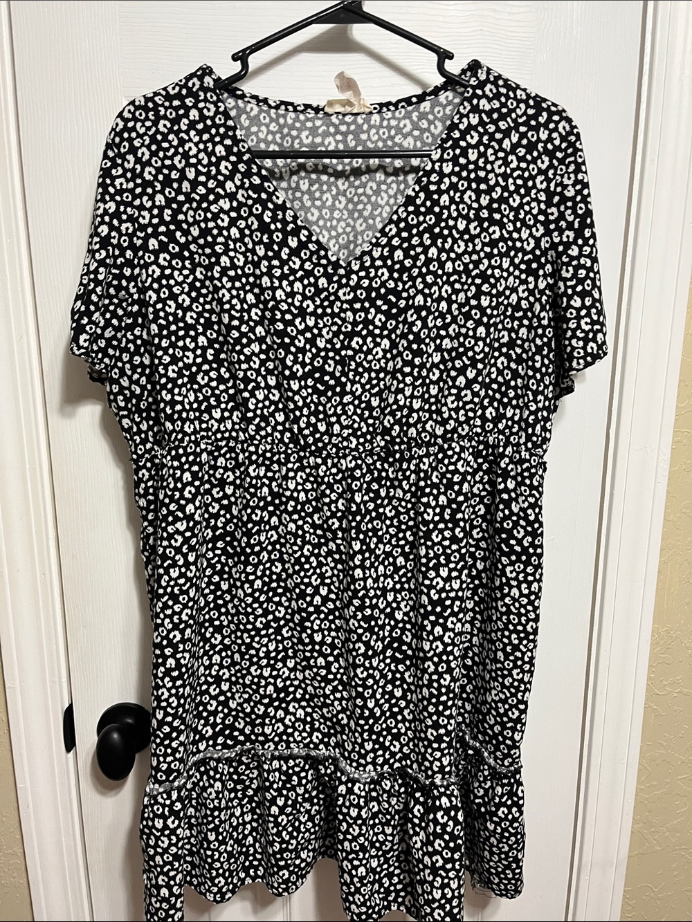 Women’s Black & White Leopard Print V-Neck Tunic